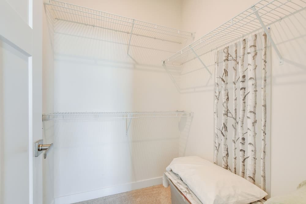 Townhome at Laurel Park: Modern & Spacious Getaway