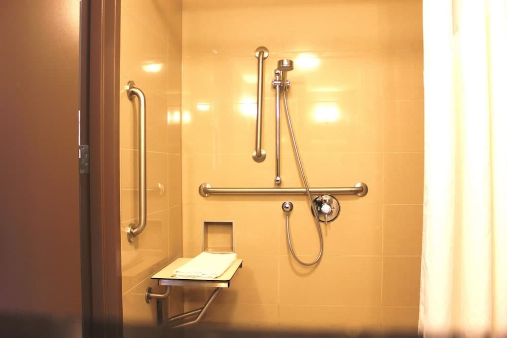 DoubleTree by Hilton Pointe Claire Montreal Airport West