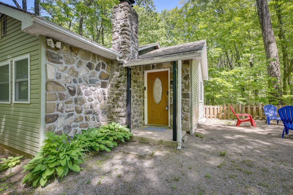 Creekside Hudson Valley Retreat ~ 4 Mi to Winery!