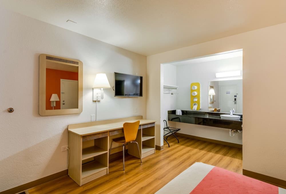 Motel 6 Schiller Park, IL - Chicago O'Hare