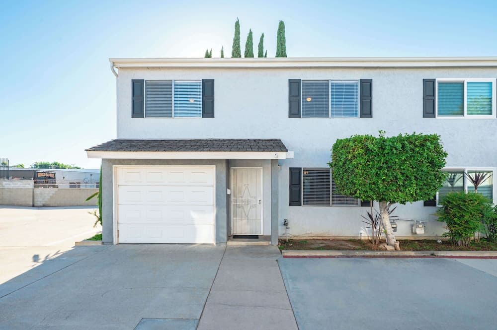 Modern Glendora Retreat Family Getaway Near Cal Poly & Mt. SAC