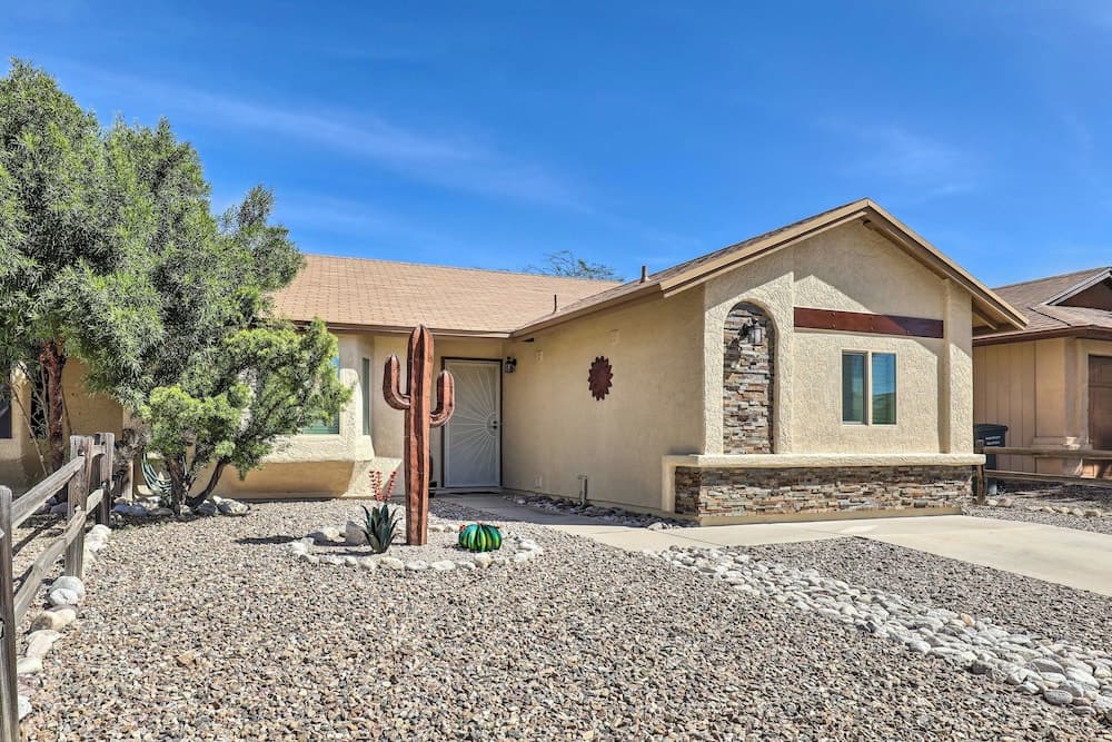 East Tucson House w/ Private Backyard & Fire Pit