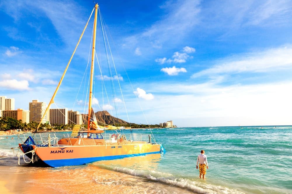 Diamond Head and Ocean views with King Bed and Parking