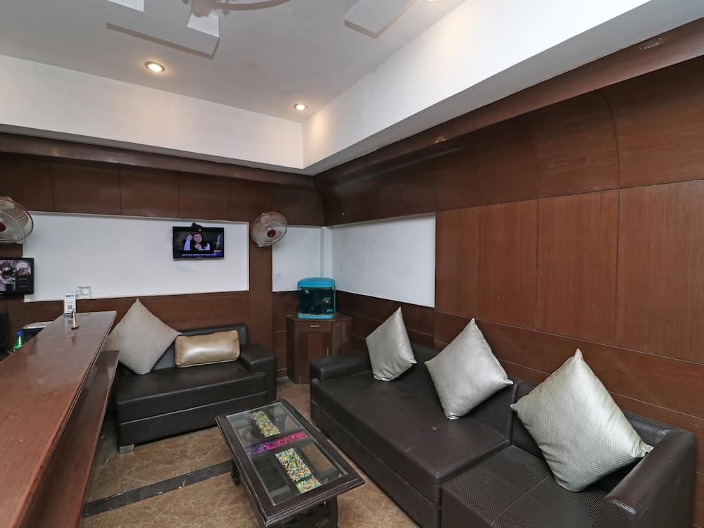 OYO 12780 New Hotel Rajwada