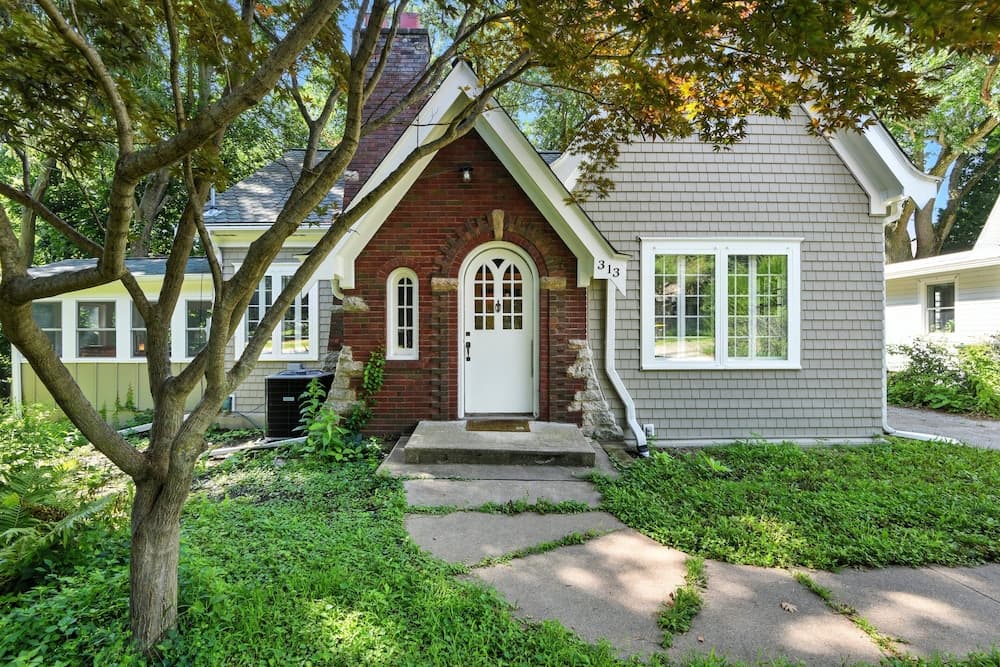 Charming Manville Heights Cottage Retreat 3 Bedroom Home