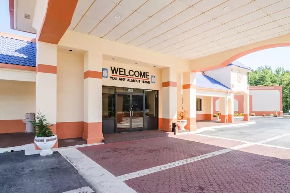 OYO Hotel Greensboro East I 40