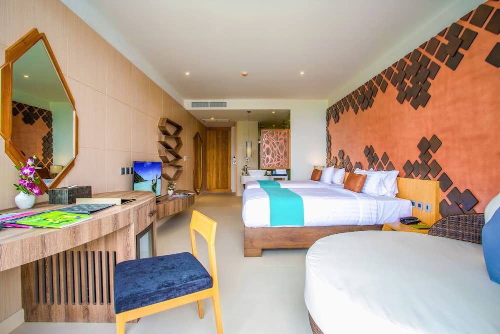 Crest Resort & Pool Villas