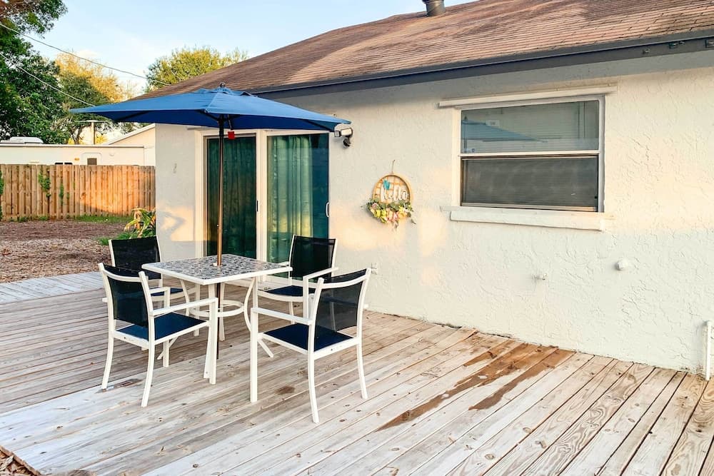 Lovely Lauderhill Retreat < 12 Mi to Beach!