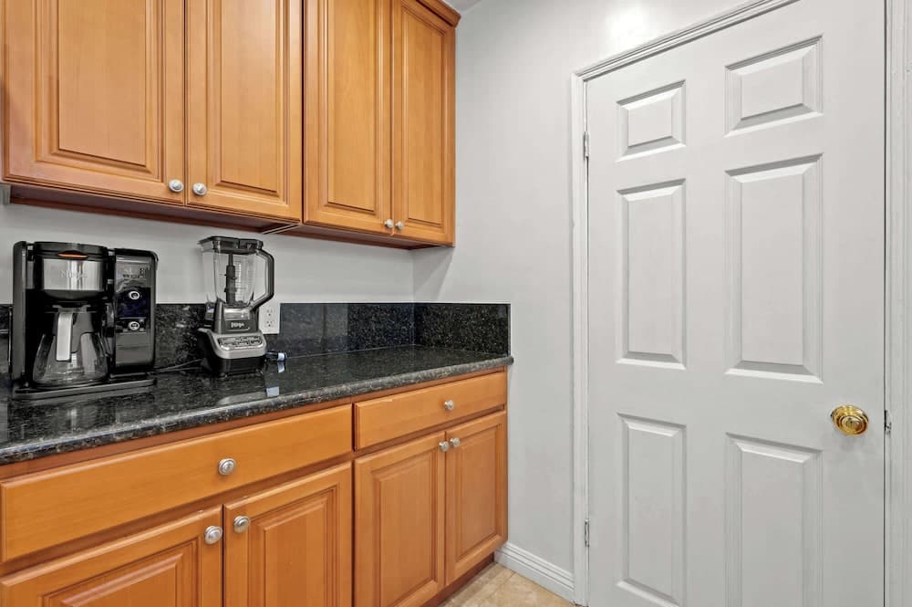 Near LA Cozy Home With Full Kitchen & Laundry