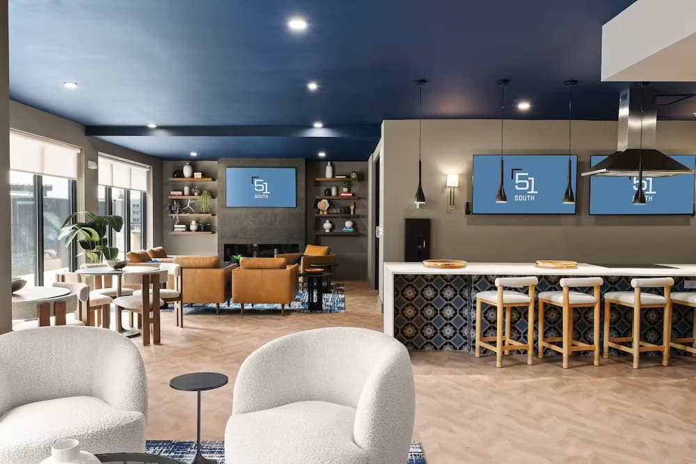 Luxury Apartments by Hyatus White Plains