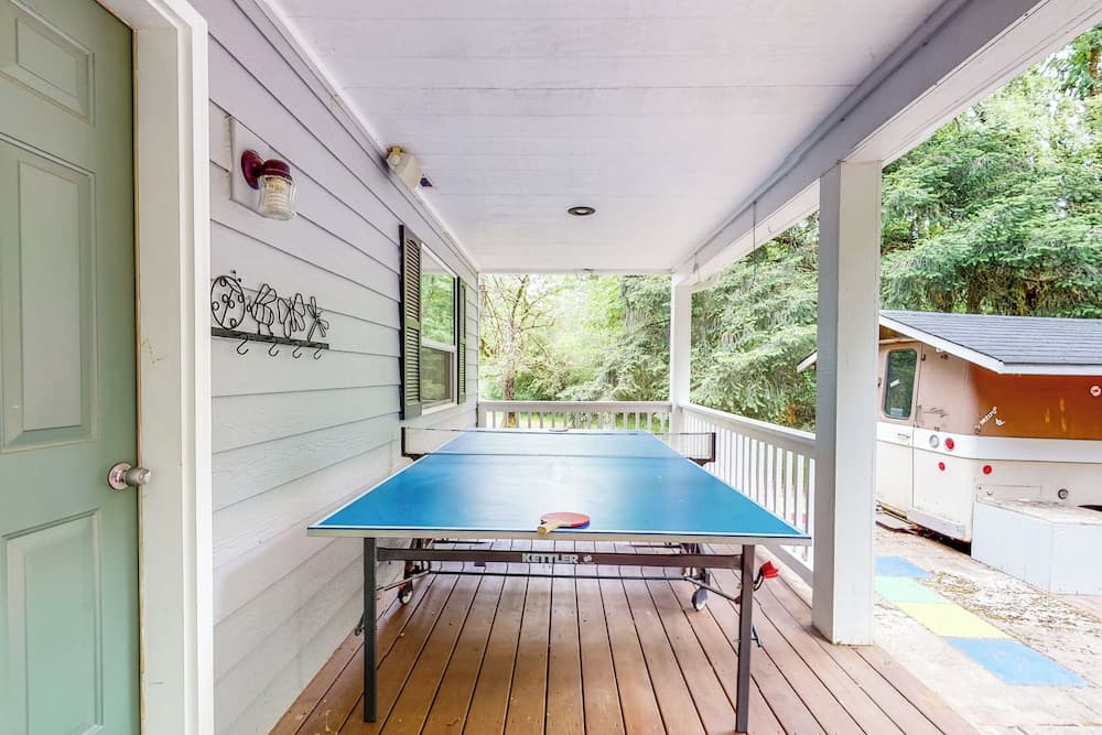 The Homested w/ Covered Deck & Views
