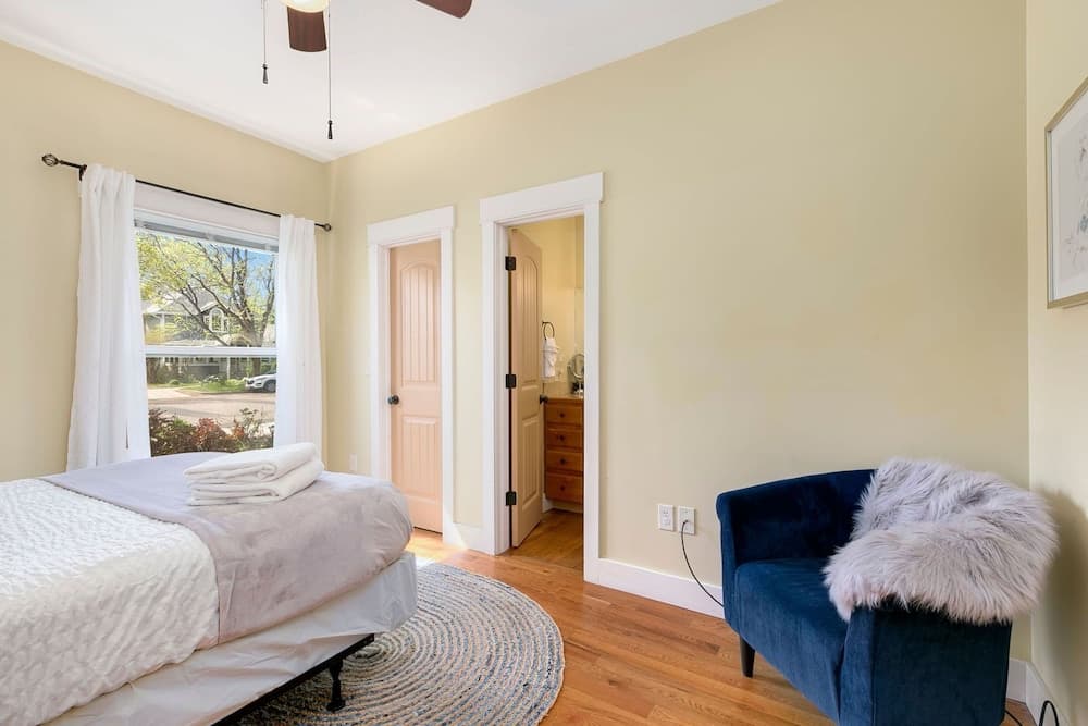Spacious Old Town Home Walk to Dining & Culture!
