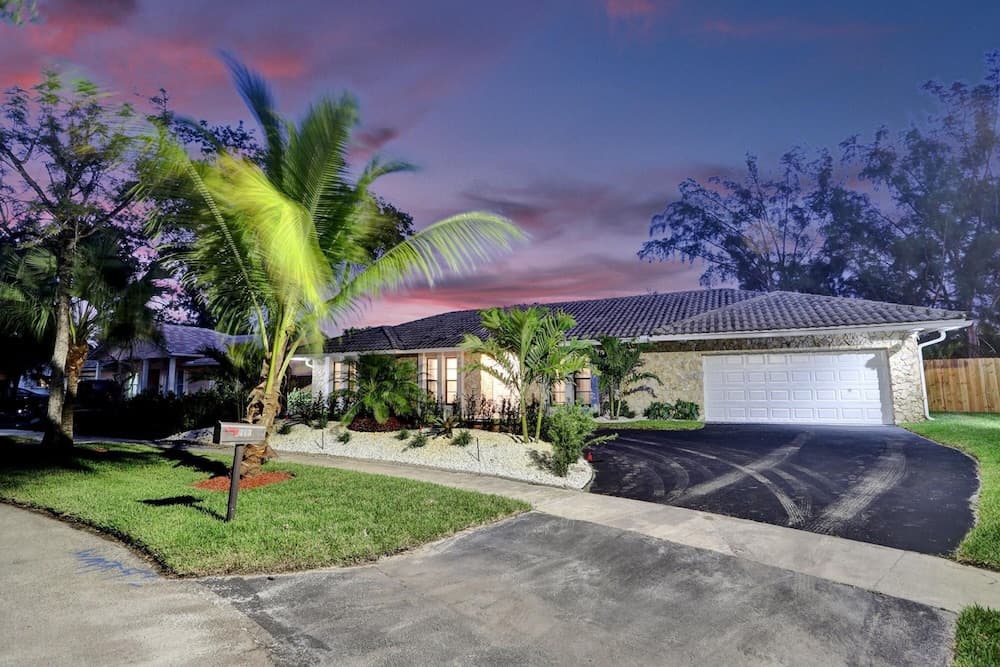 7 Br Home with Pool Gameroom & Soccer