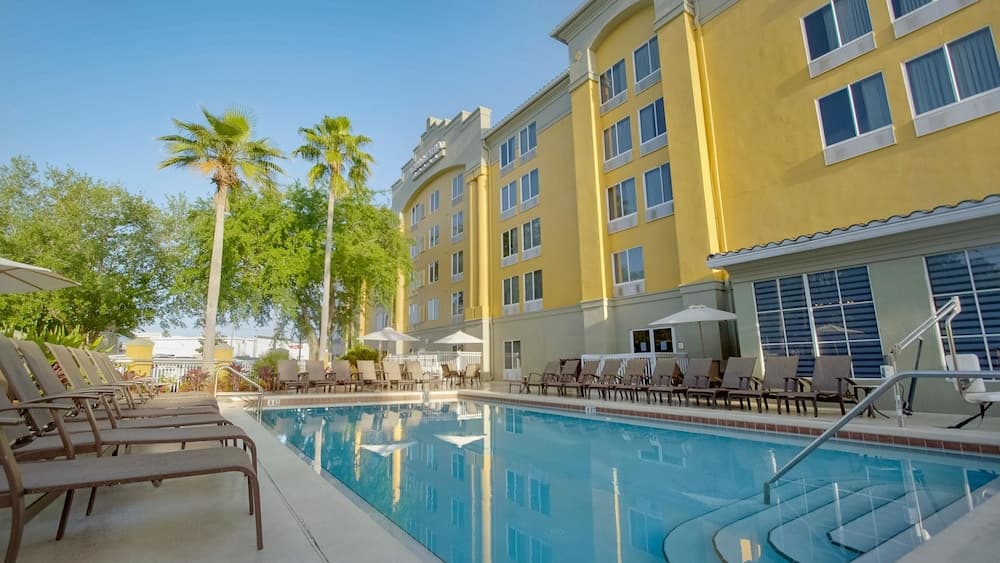 Galleria Palms Hotel