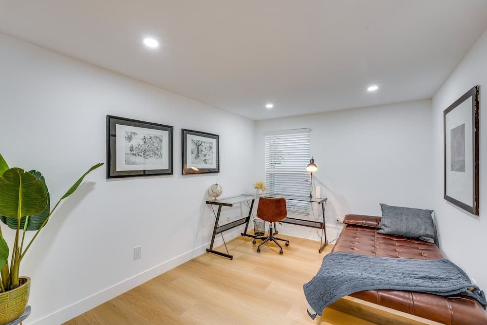 Sleek Sacramento Apt < 2 Mi to Downtown!