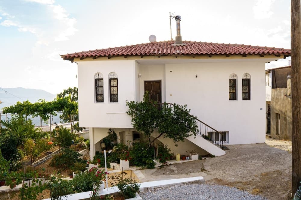 Emphasis Traditional House