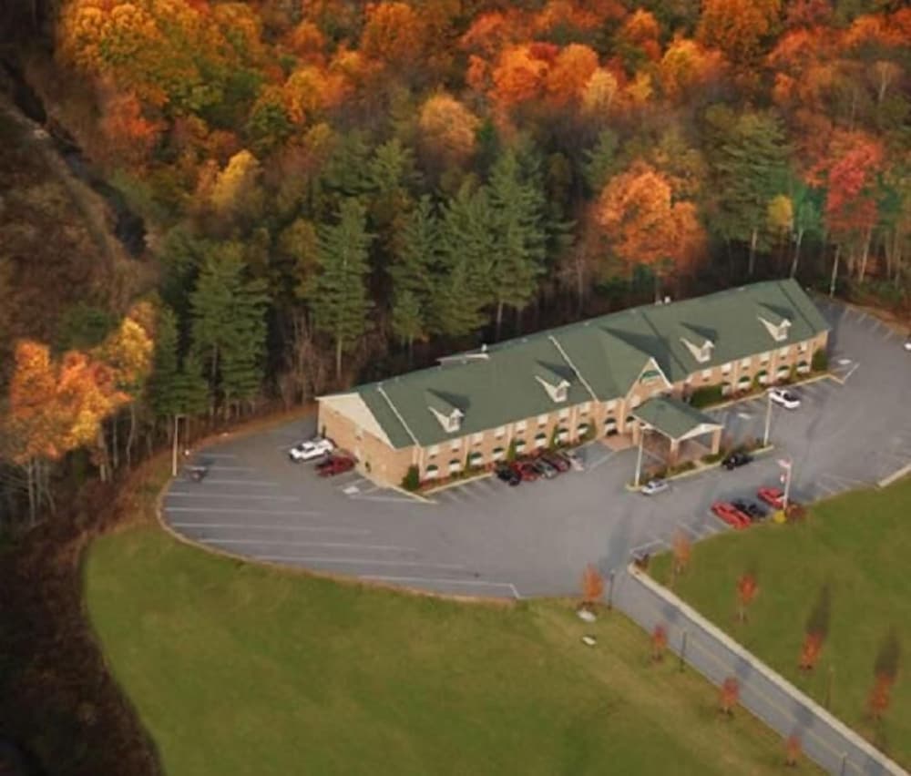 Mountain Inn & Suites