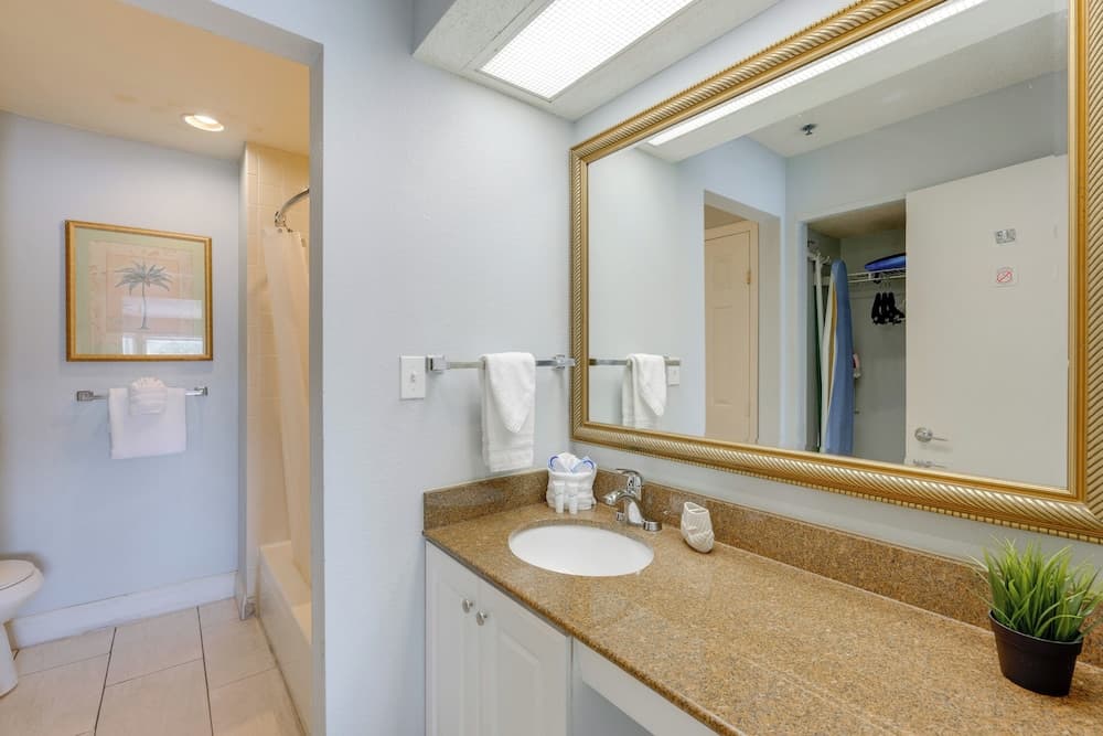 2 Mi to Disney & Old Town: Resort Condo w/ Perks