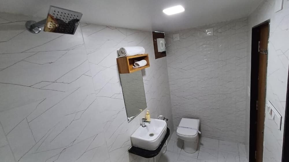 Hotel The Grand Jashi Residency