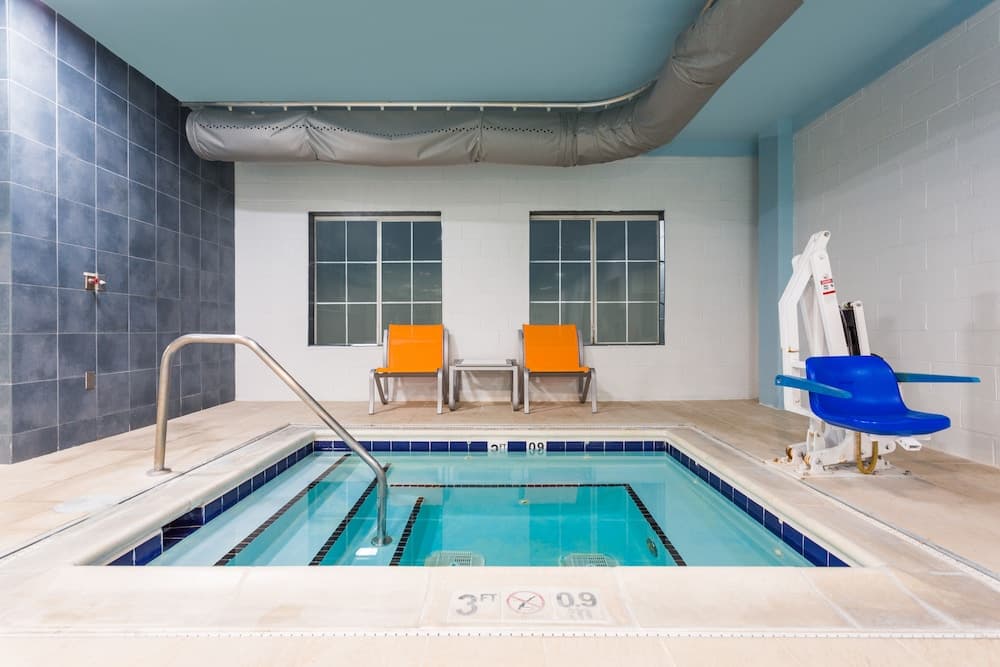 Holiday Inn Express and Suites - Petersburg - Fort Lee by IHG