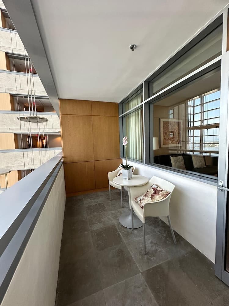 AKA Brickell High Floor Free Parking by Palermo Home