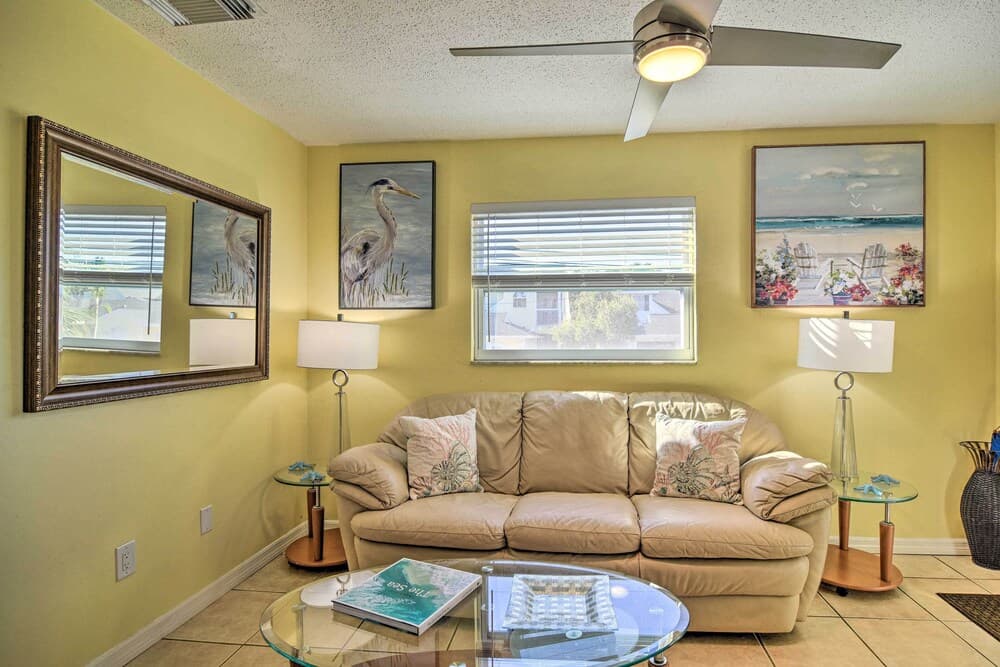 Comfy Dunedin Escape: 1 Block to Main Street!