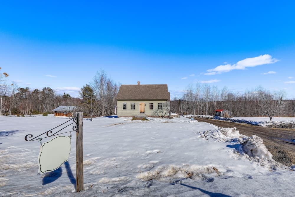 Charming Lovell Farmhouse - 17 Acres w/ Mtn Views!