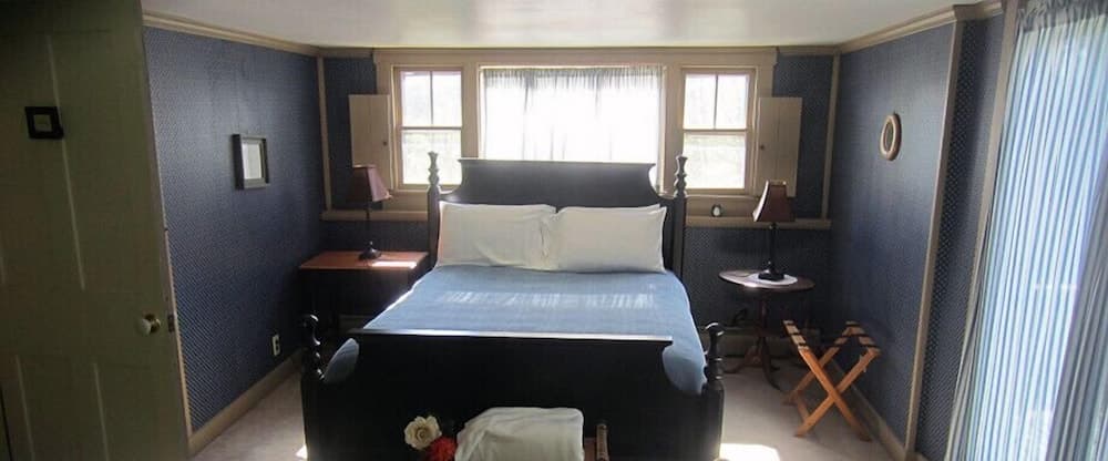 Inn at Neshobe River