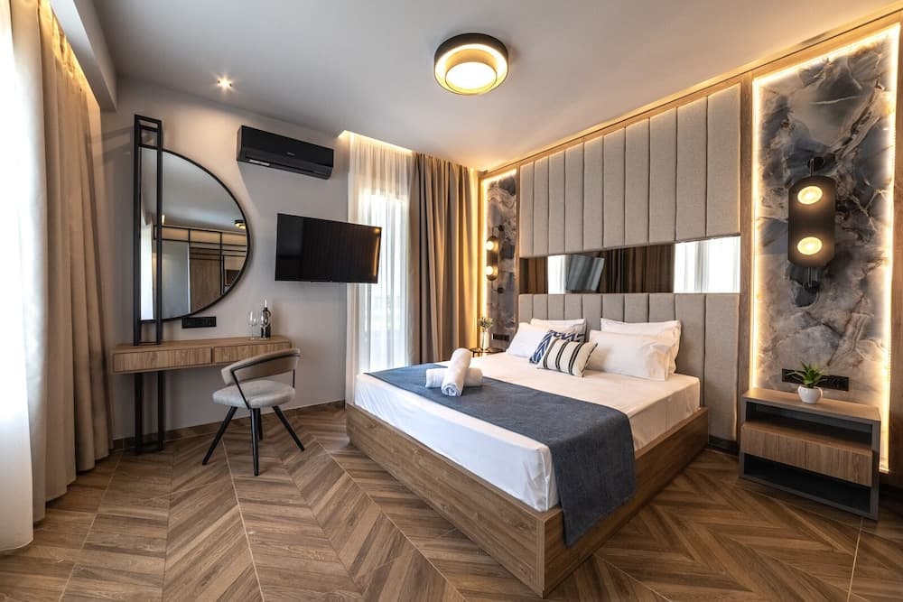 Mythic Summer Hotel