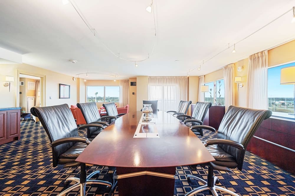 Hilton Chicago/Oak Brook Suites