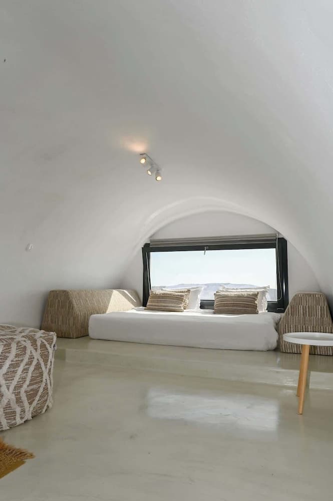 Amphora Thalassa Seaview Gem w Private Jacuzzi