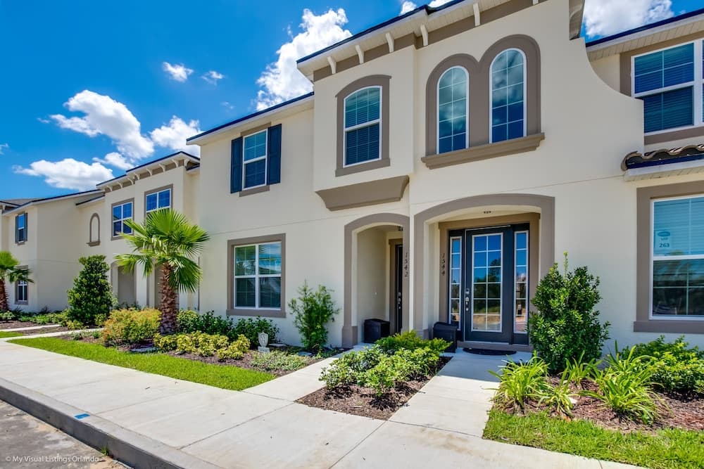 5 Bedroom 4.5 Bathrooms With Pool