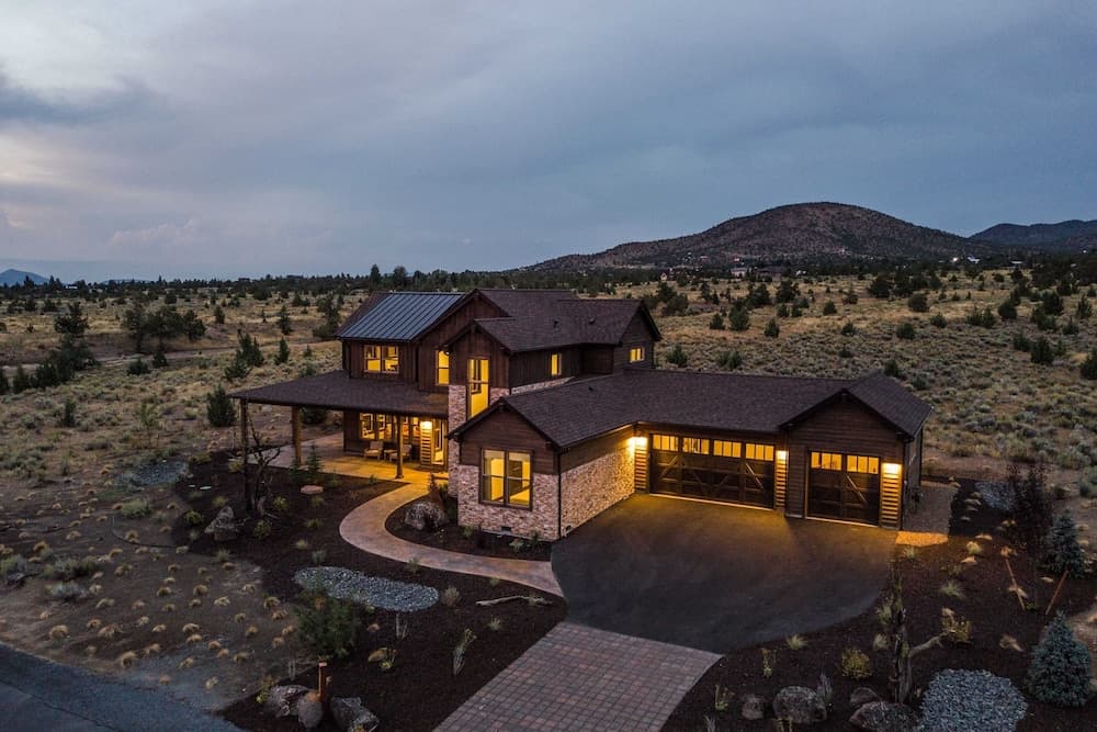 Clint by Avantstay Located Within The Brasada Ranch Community Golf Course, Pool & Hot Tub