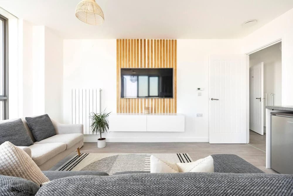 2 Bed Penthouse - Balcony - Smoking - Parking