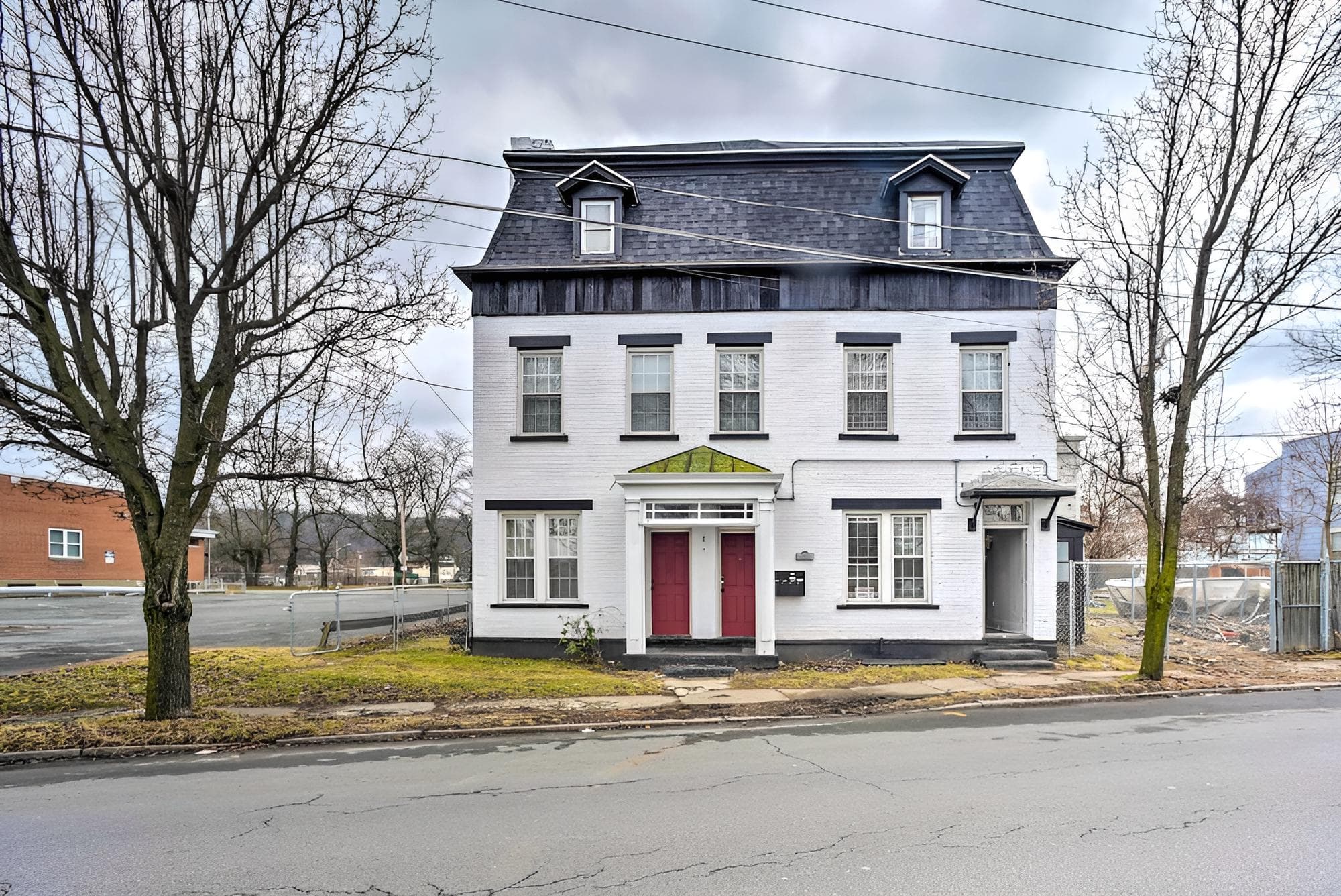 Troy Townhome: 10 Mi to Downtown Albany!
