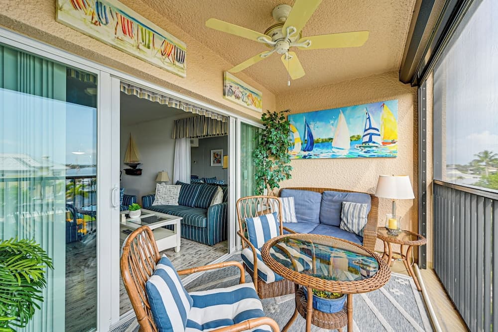 Steps to Naples Bay & Tin City: Condo w/ Pool!