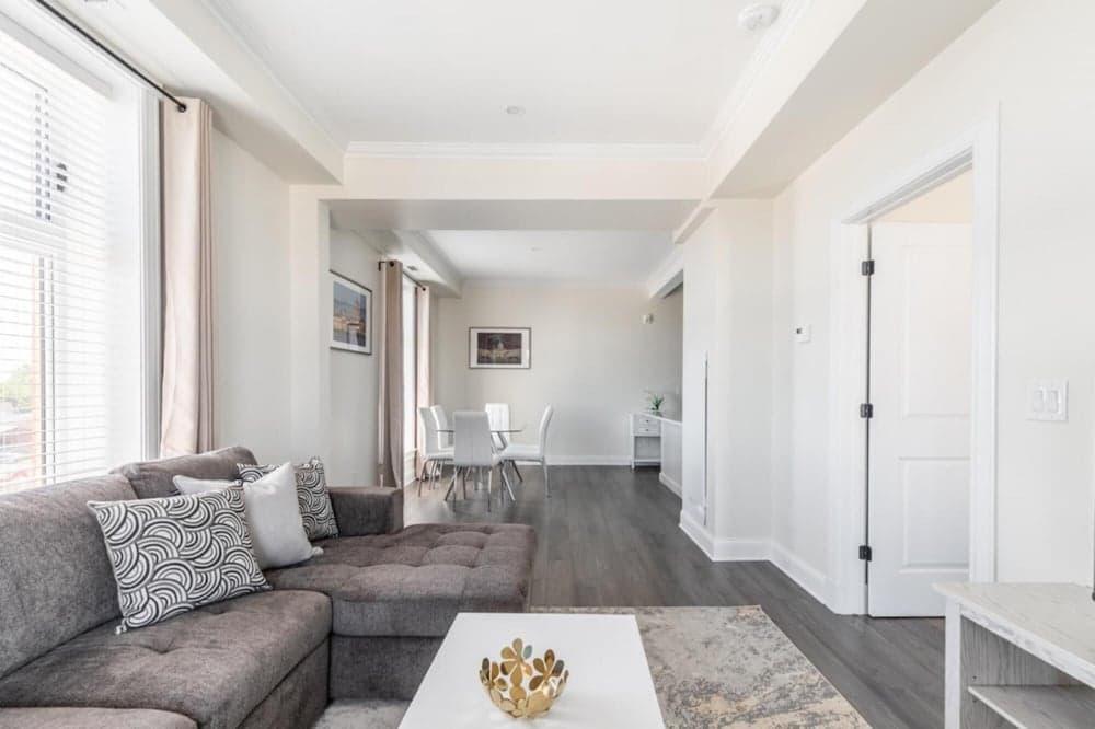 Rideau 2Br Signature Apartment Free Parking