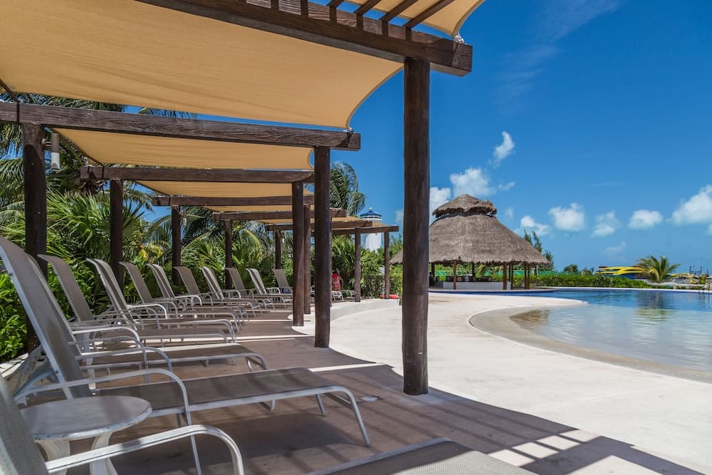 ARENA Stunning 2 BDR Beachfront- Designer Vibes