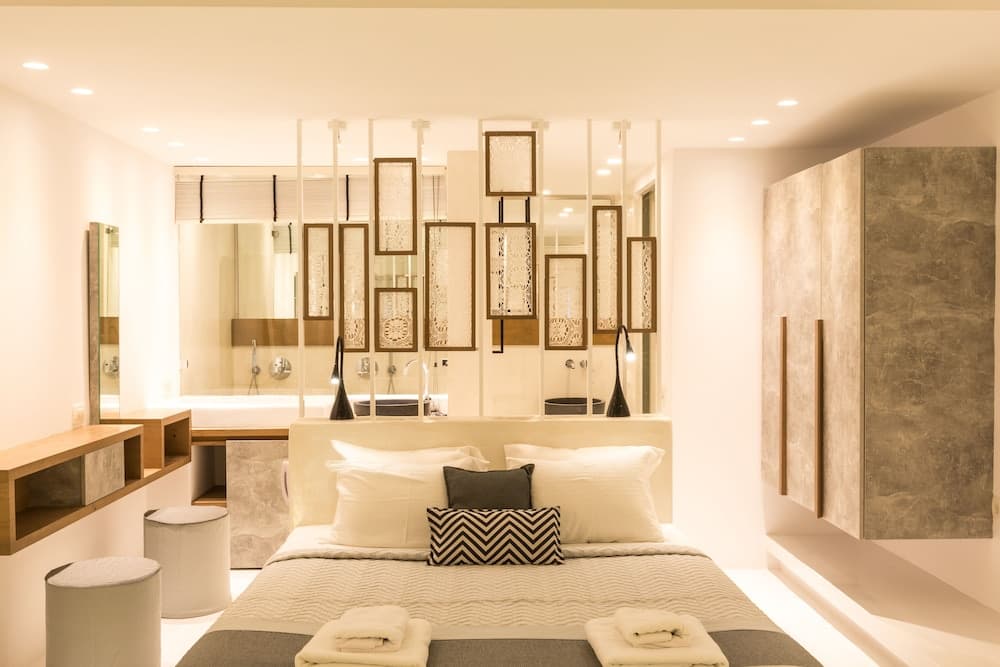Oia Suites
