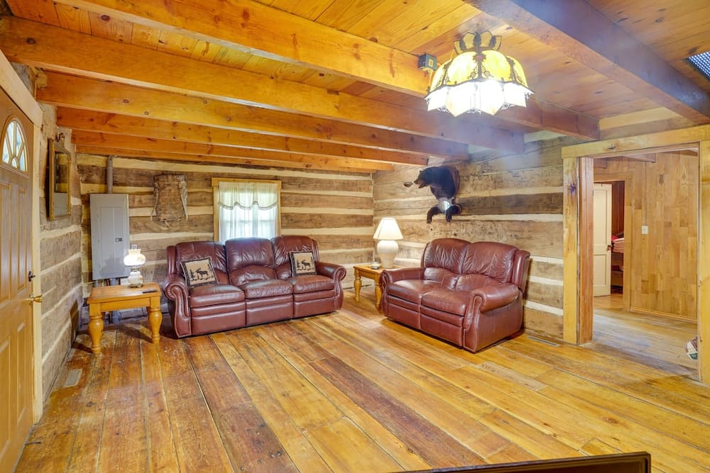 Historic Cabin Retreat ~ 2 Mi to Seneca Rocks!