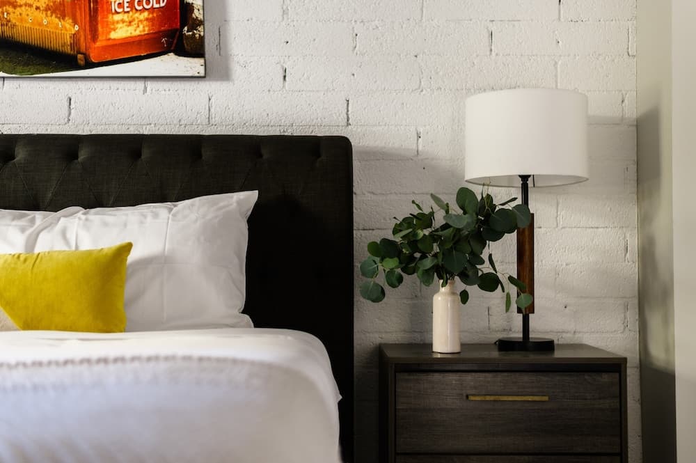Stellar By Avantstay Modern Artist's Loft in Old Town w/ Patio