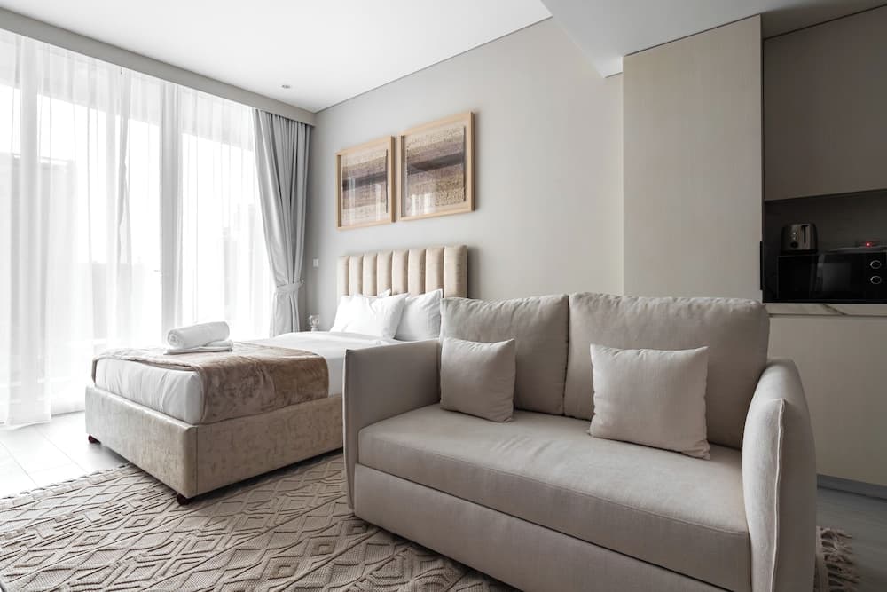 SIMPLY COMFORT  Bright Apartments Steps from Marina Walk