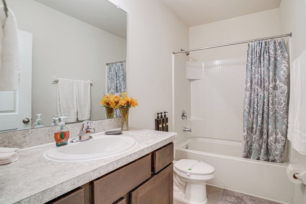 Modern Family Townhome w/ Patio in Riverview!
