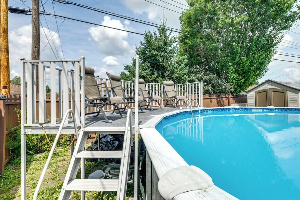 Central Cheektowaga Apt w/ Shared Hot Tub & Pool!