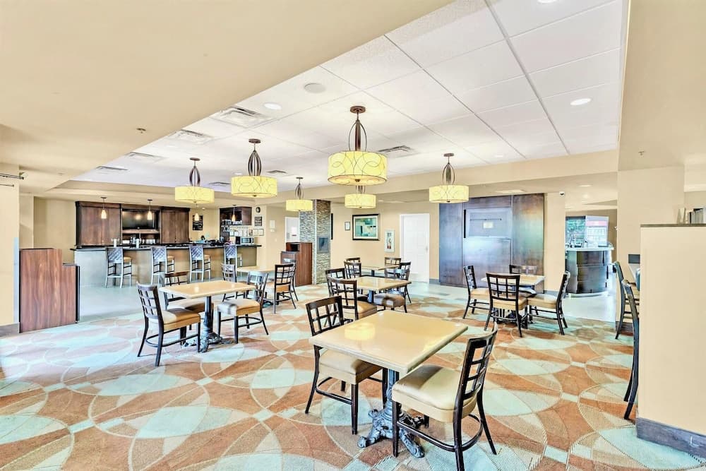 Cozy 1BR Condo w Pool - Near Universal Studios