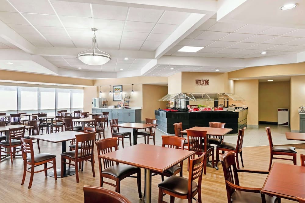 Best Western Plus Kansas City Sports Complex Hotel