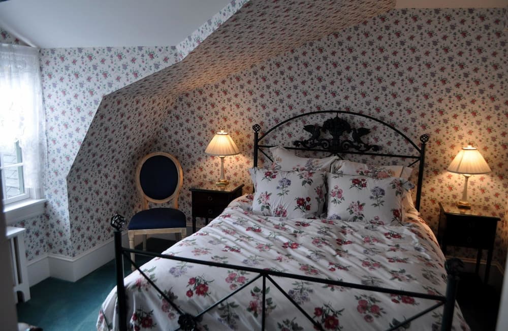 Stone Throw Cottage