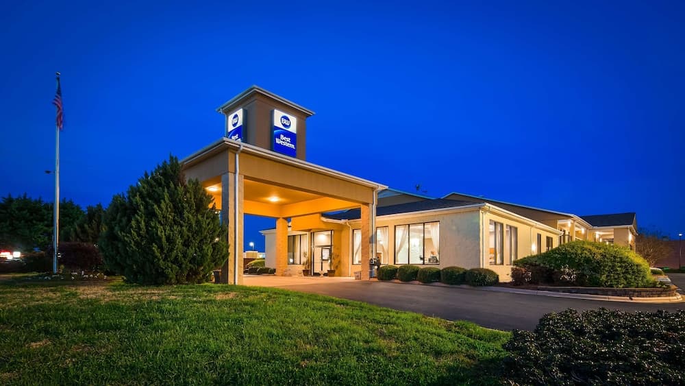 Best Western Inn & Suites - Monroe