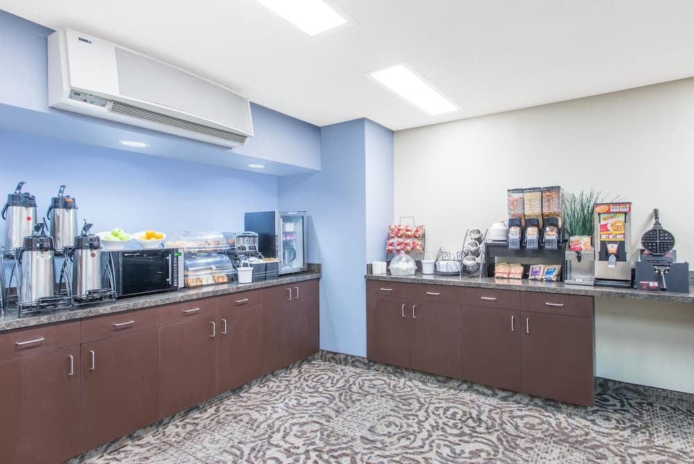 Microtel Inn & Suites by Wyndham Seneca Falls