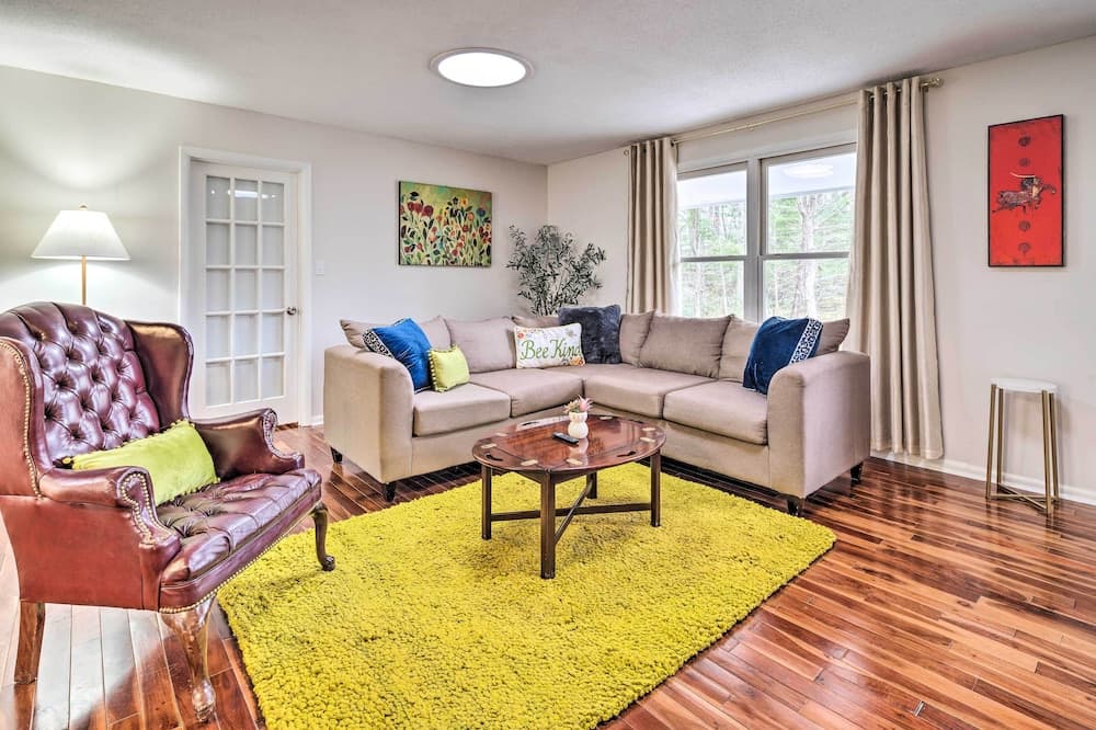 Laurel Park Home: 2 Mi to Downtown Hendersonville